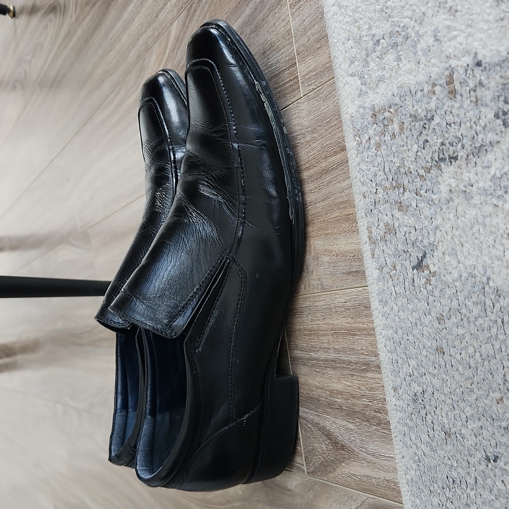 Steve Madden Classic Black Leather Slip-Ons